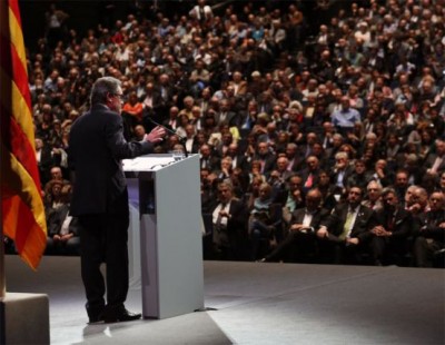 Lleno hasta la bandera en un auditorio con significadas ausencias